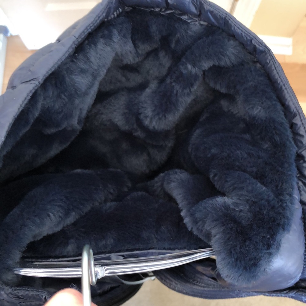 New Women’s 32 Degrees puffer jacket. Size L. Navy color. Soft faux fur in hood. - Picture 5 of 9
